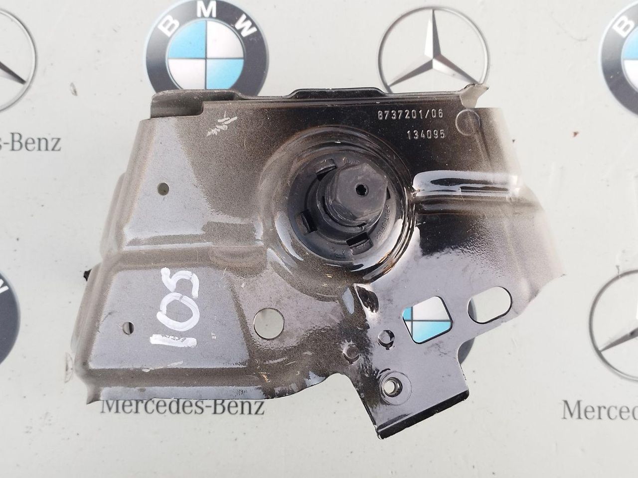 крепление ( кронштейн ) крыла BMW iX I20 2024, 8737201