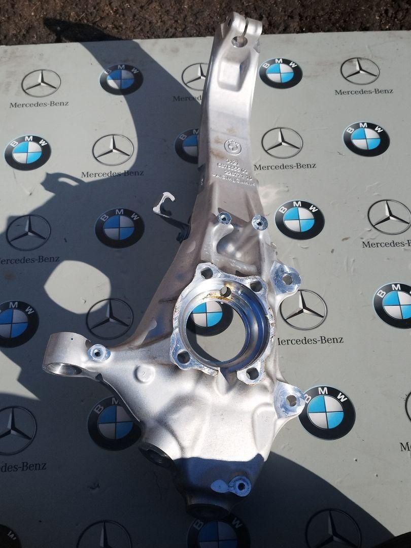 кулак поворотный левый BMW X7 G07 [рестайлинг] 2023, 4.4 л., бензин, a96, полный привод, правый руль, 6876655