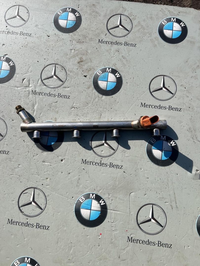 топливная рампа Audi RS 6 C7 2014, 4.0 л., бензин, 06J906051D