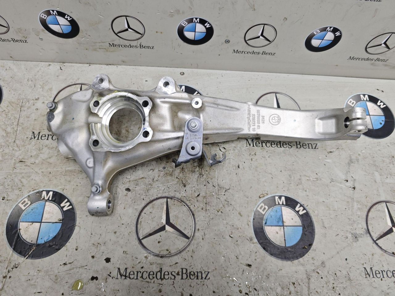 кулак поворотный правый BMW X5 G05 [рестайлинг] 2023, 3.0 л., бензин, c4p, 6876656