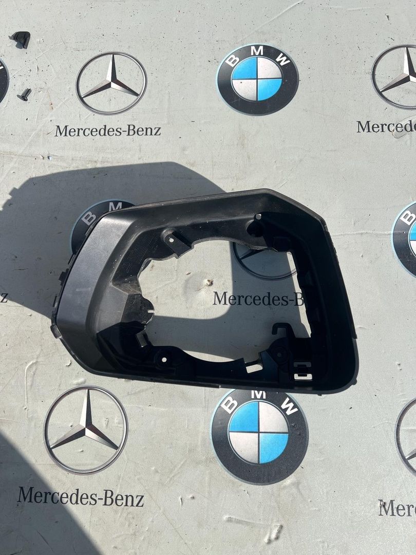 рамка зеркала правого BMW iX I20 2024