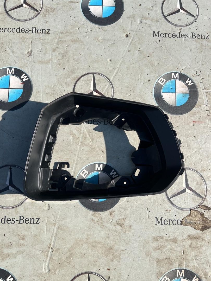 рамка зеркала левого BMW iX I20 2024