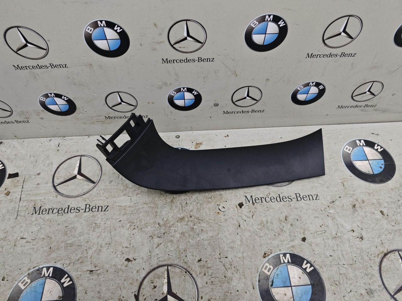 накладка двери (крышки) багажника BMW X7 G07 [рестайлинг] 2023, 4.4 л., бензин, a96, полный привод, правый руль, 7418850