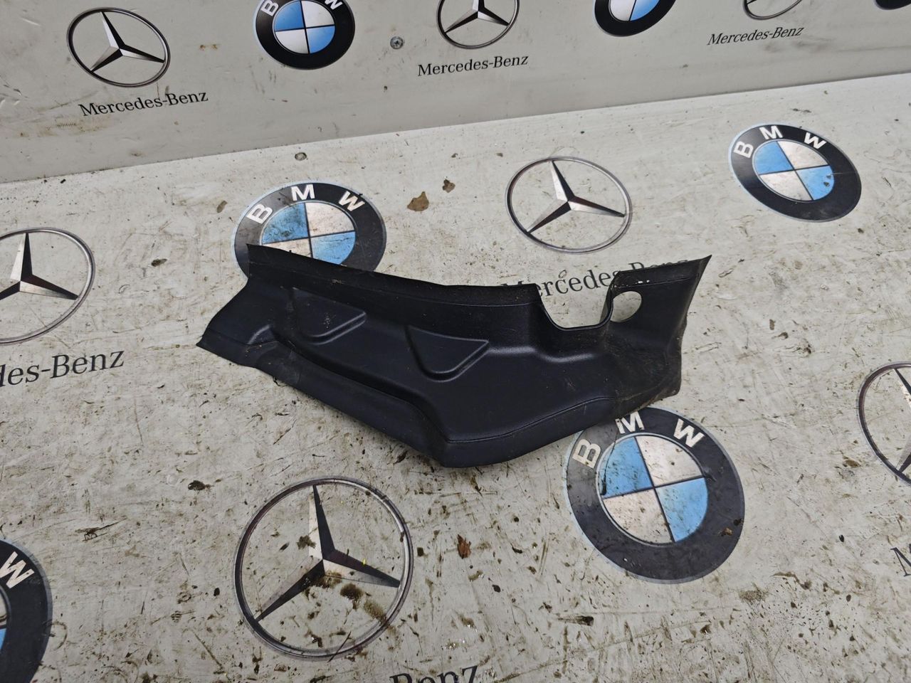 водосток крышки багажника BMW X5 G05 [рестайлинг] 2023, 3.0 л., бензин, c4p, полный привод, 9491404