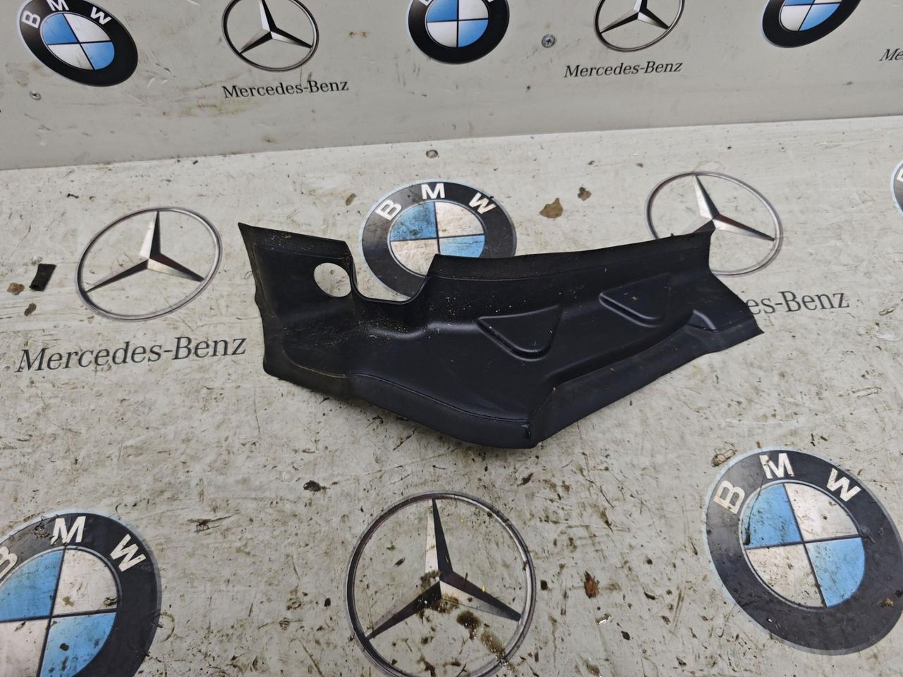 водосток крышки багажника BMW X5 G05 [рестайлинг] 2023, 3.0 л., бензин, c4p, полный привод, 9491403