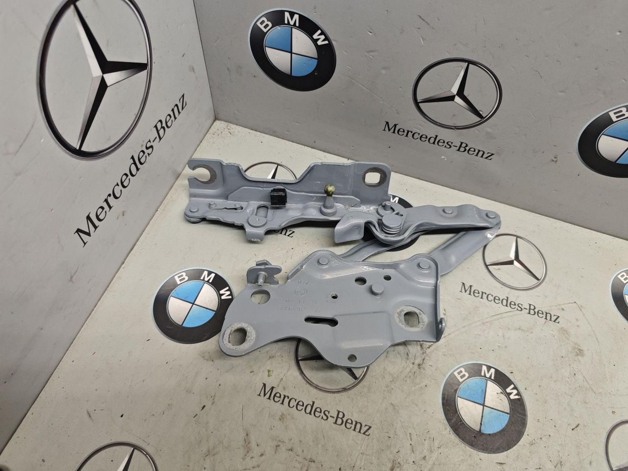 петля капота правая BMW X5 G05 [рестайлинг] 2023, 3.0 л., бензин, c4p, полный привод, 7418202