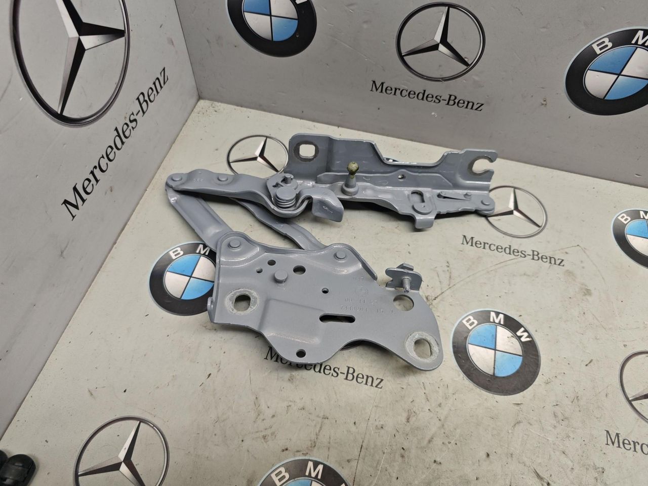 петля капота левая BMW X5 G05 [рестайлинг] 2023, 3.0 л., бензин, c4p, полный привод, 7418201