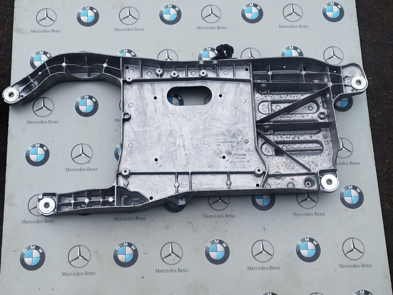 кронштейн компрессора кондиционера BMW iX I20 2024, 9871498