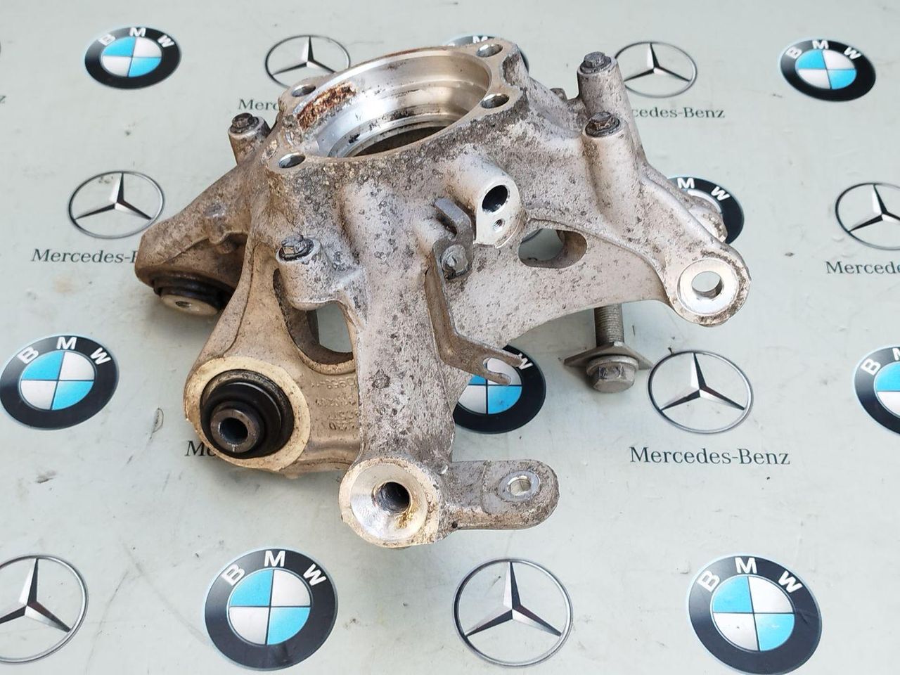 кулак поворотный левый BMW iX I20 2024, 6890577