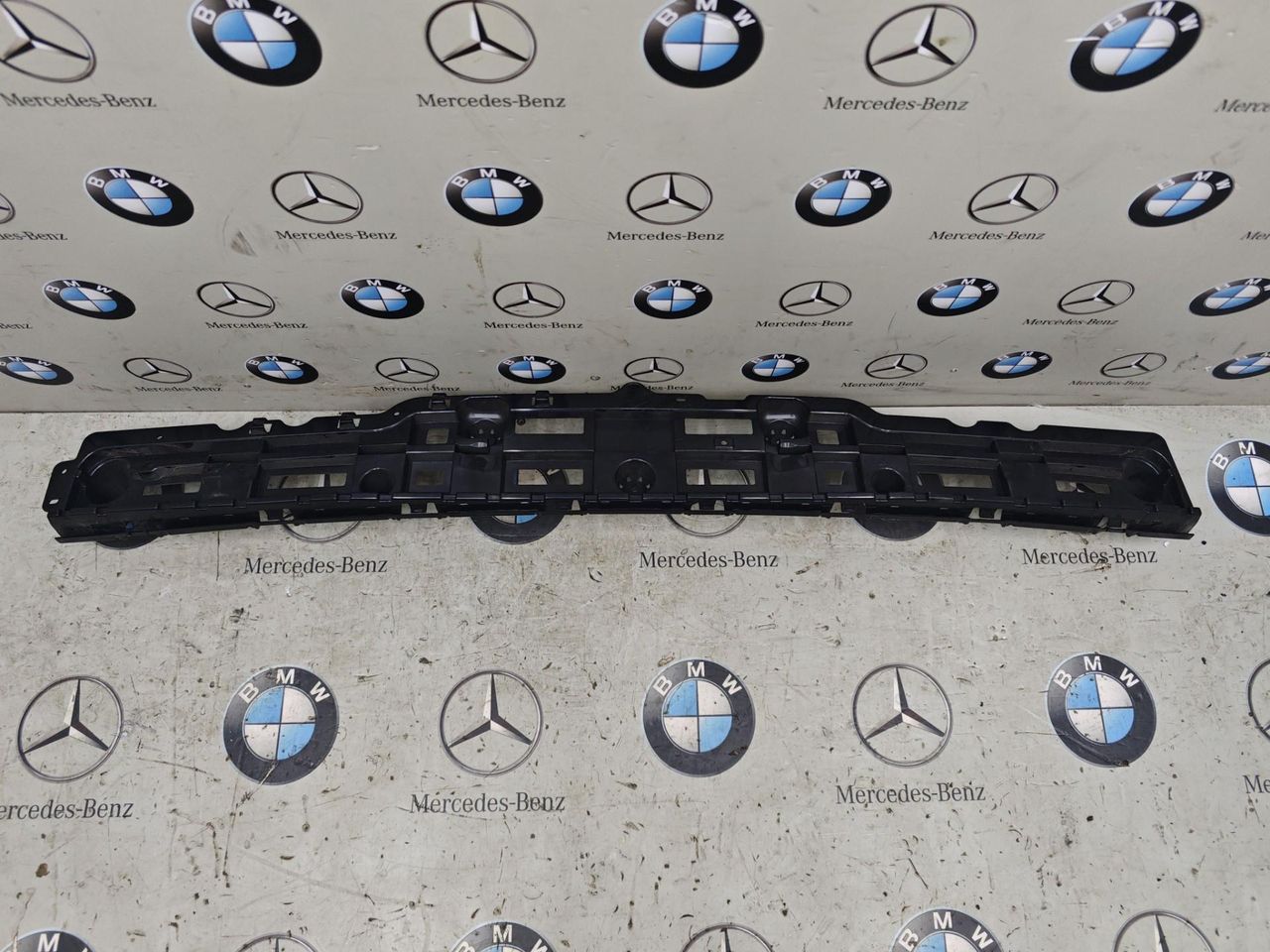 Крепление бампера заднего BMW XM G09 2023, 4.4 л., бензин, c5y, полный привод, 9450903