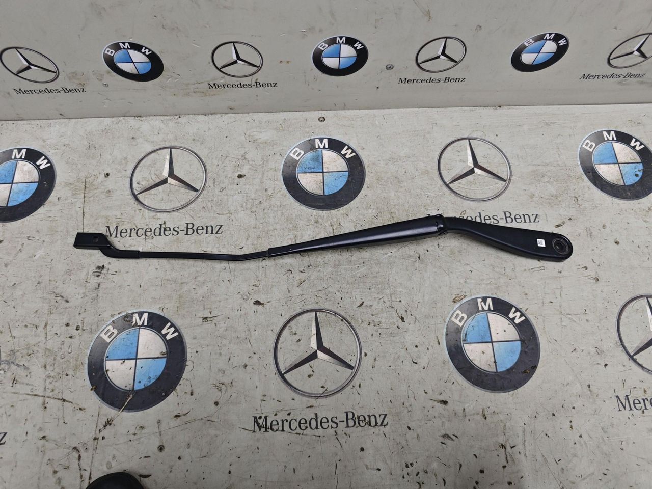 щеткодержатель (поводок стеклоочистителя, дворник) BMW XM G09 2023, 4.4 л., бензин, c5y, полный привод, 5A88499