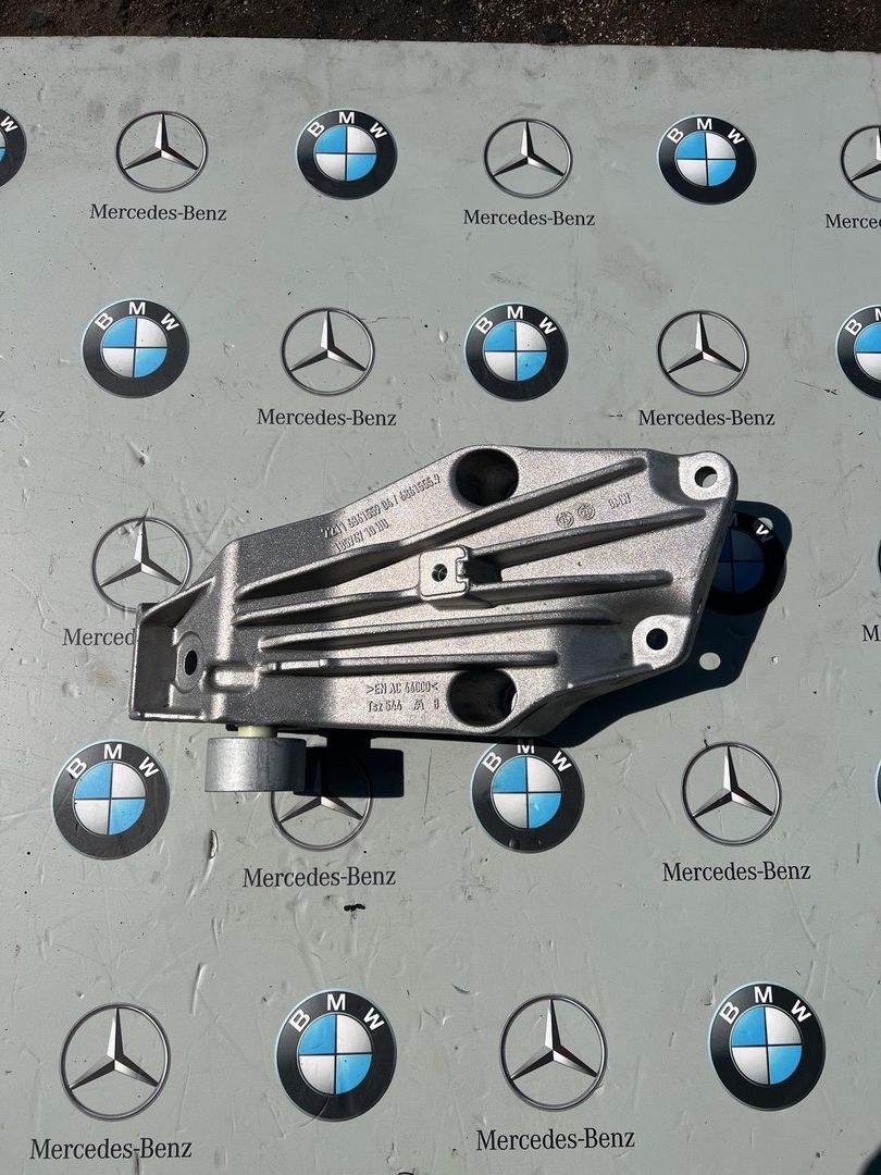 кронштейн двигателя BMW 8 серия G14/G15 [рестайлинг] 2022, 3.0 л., B58B30C, бензин, АКПП, c36, купе, полный привод, 6861555