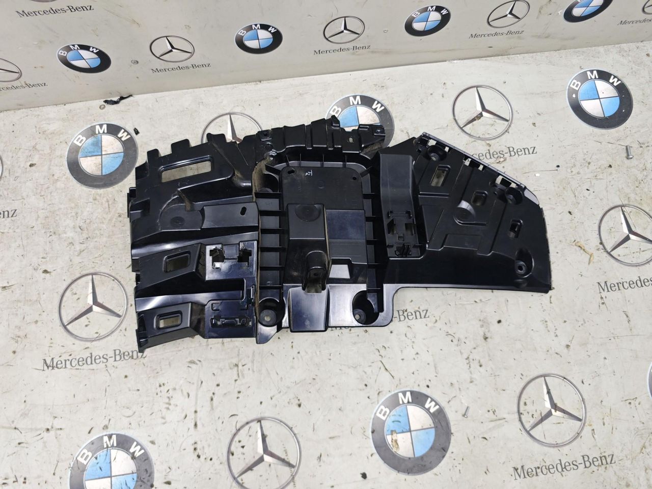 Крепление бампера заднего BMW XM G09 2023, 4.4 л., бензин, c5y, полный привод, 9450905