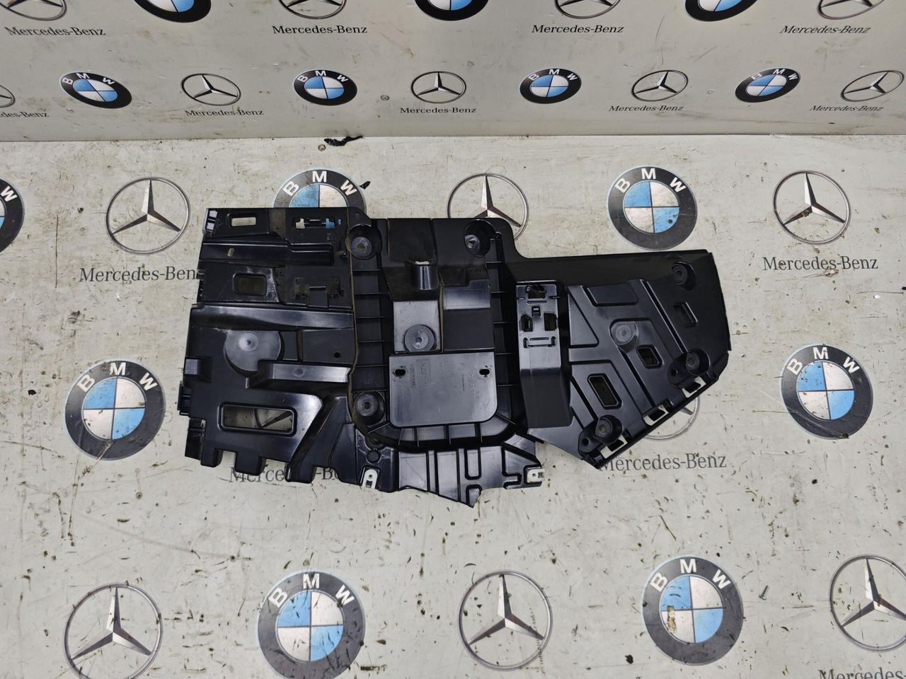Крепление бампера заднего BMW XM G09 2023, 4.4 л., бензин, c5y, полный привод, 9450906