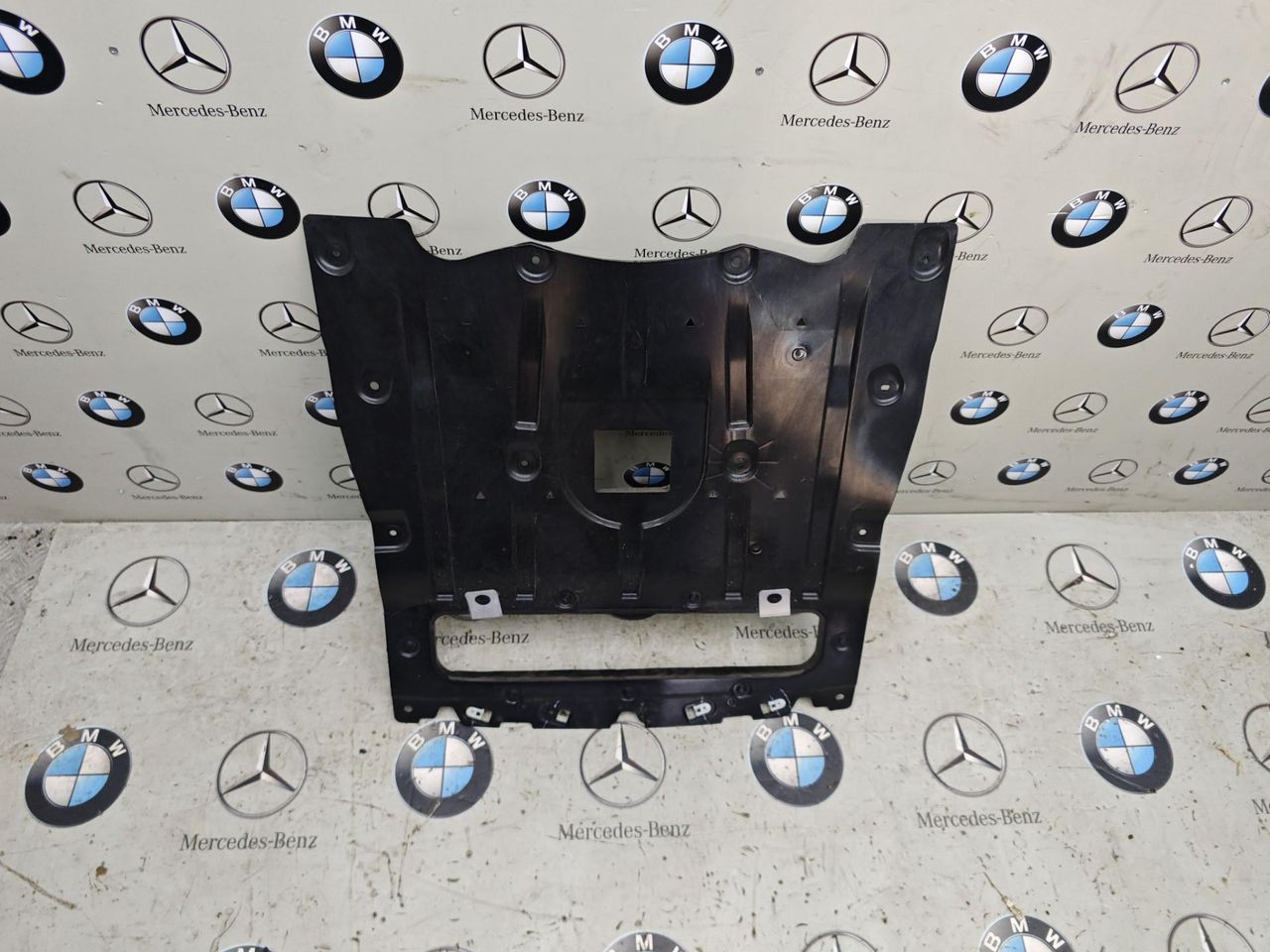 защита двигателя BMW XM G09 2023, 4.4 л., бензин, c5y, полный привод, 9451719