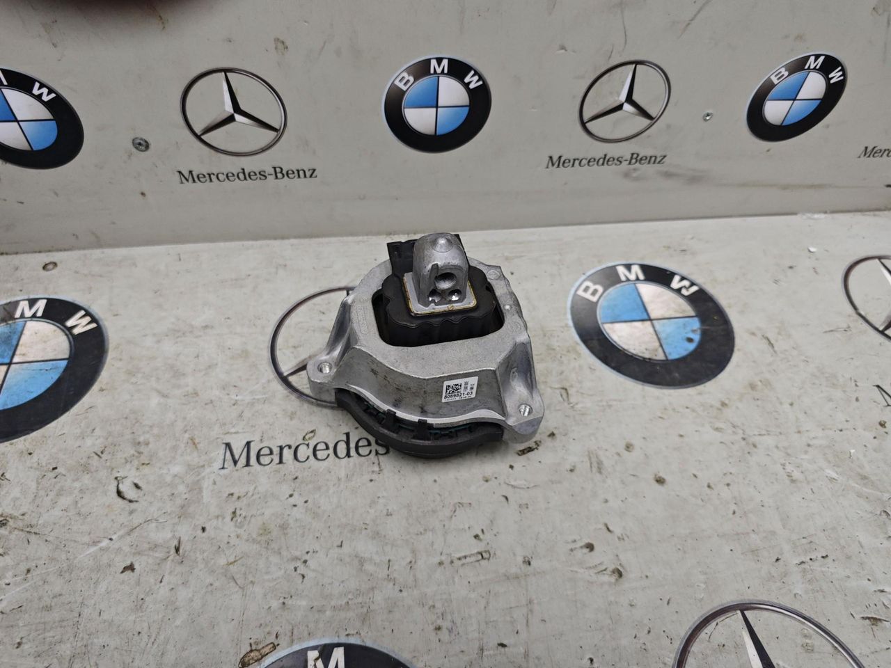 подушка крепления двигателя BMW XM G09 2023, 4.4 л., бензин, c5y, полный привод, 8089821
