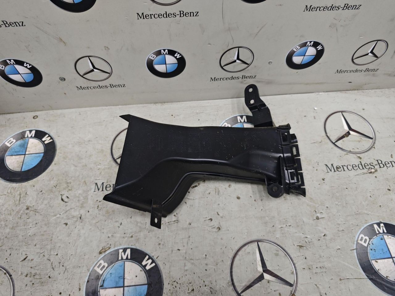воздуховод тормозной правый BMW XM G09 2023, 4.4 л., бензин, c5y, полный привод, 5A383D6, 9451686, 51745A383D6