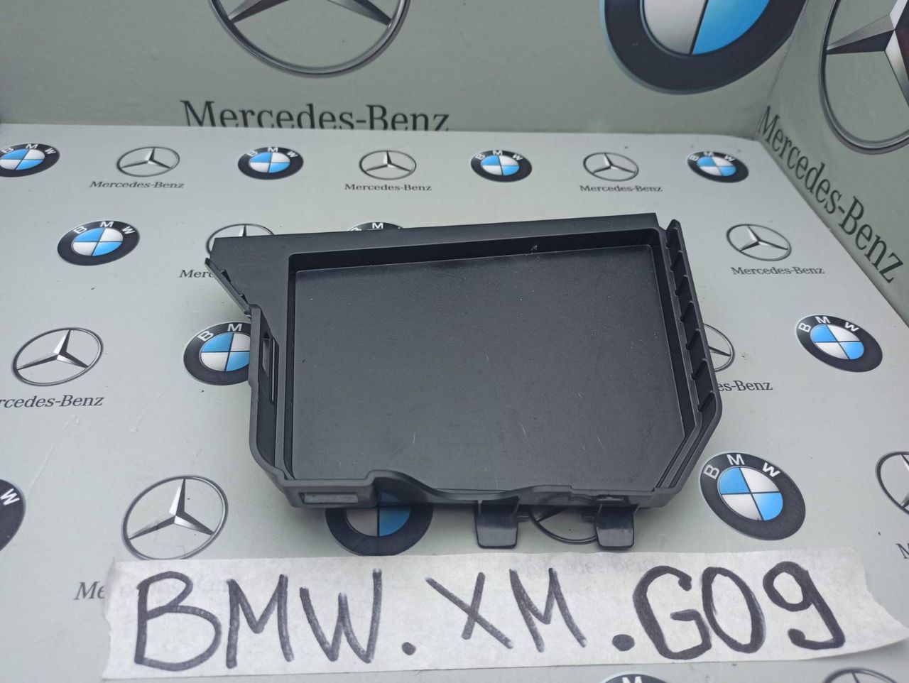 пластик BMW XM G09 2023, 4.4 л., бензин, электро, c5y, 986840