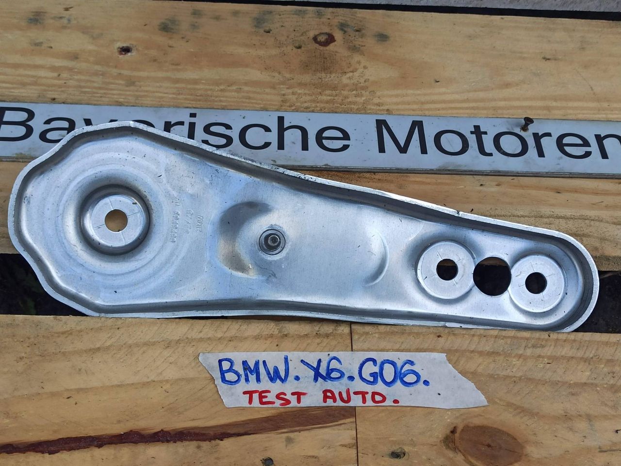 кронштейн (крепление) BMW X6 G06 [рестайлинг] 2023, 3.0 л., бензин, a96, полный привод, 6878763