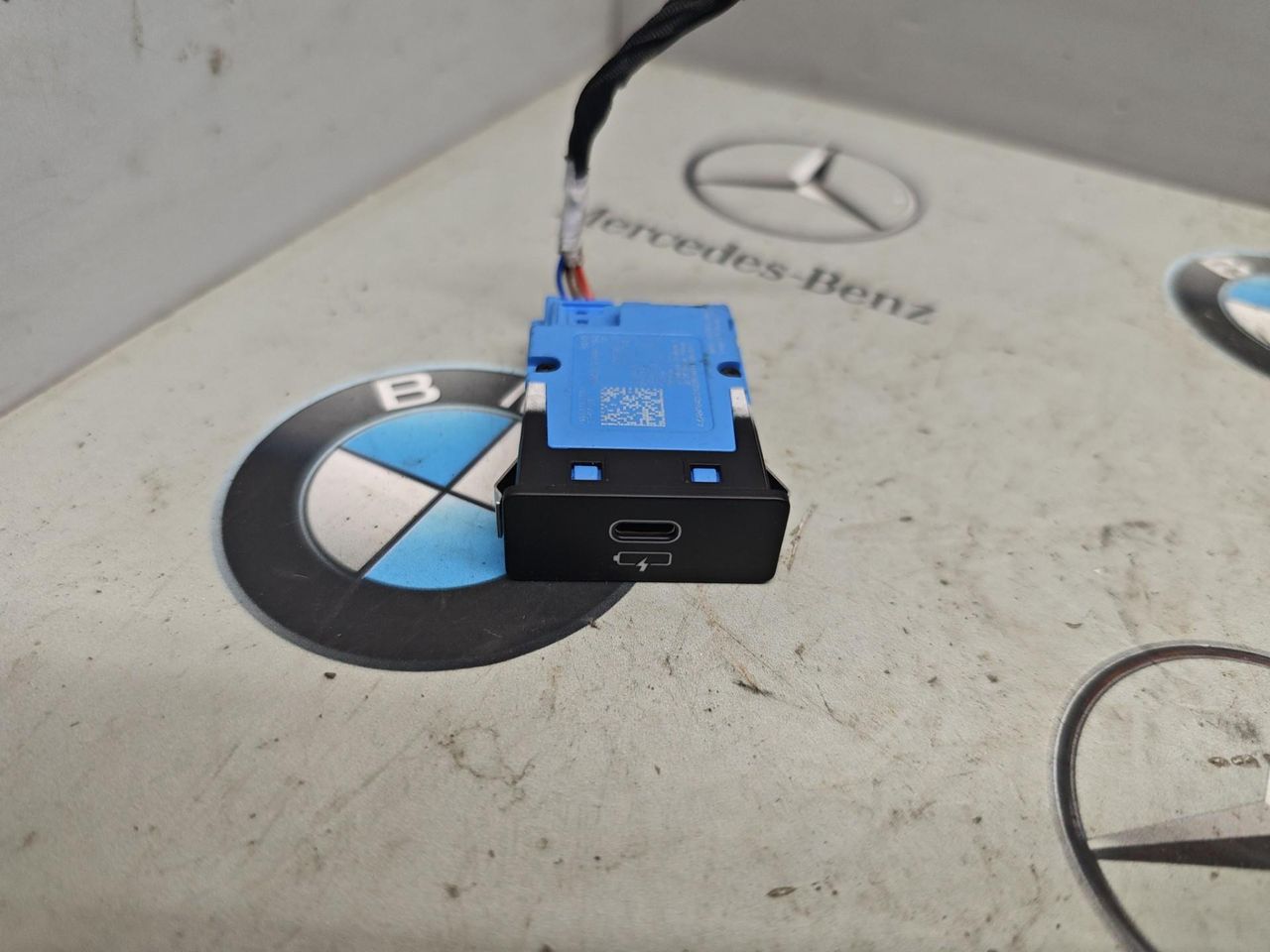 разъем AUX / USB BMW X5 G05 [рестайлинг] 2023, 3.0 л., бензин, c4p, полный привод, 5A84164
