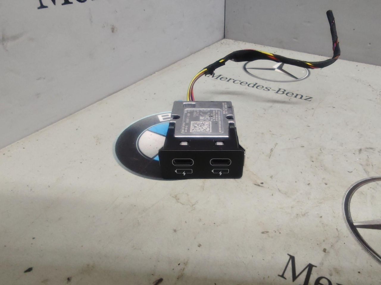 разъем AUX / USB BMW X5 G05 [рестайлинг] 2023, 3.0 л., бензин, c4p, полный привод, 5A84163
