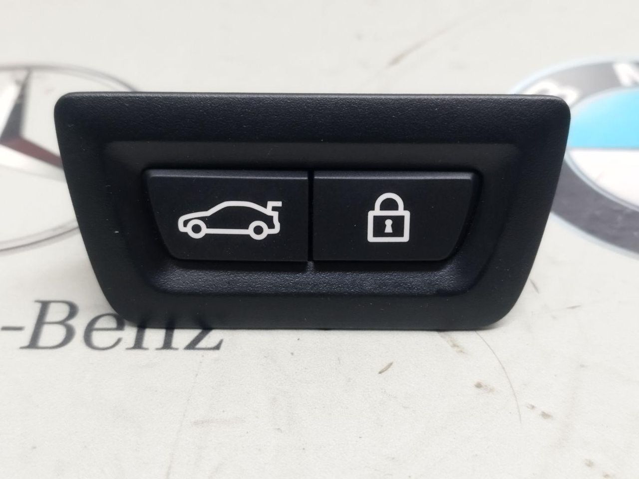кнопка открытия багажника BMW 8 серия G14/G15 [рестайлинг] 2022, 3.0 л., B58B30C, бензин, АКПП, c36, купе, полный привод, 9275121