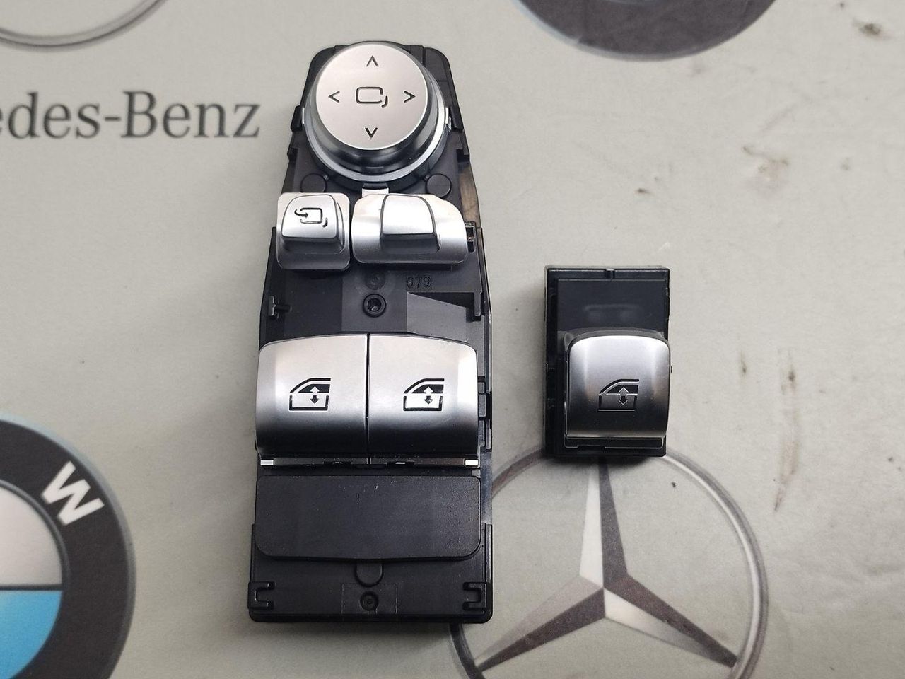 кнопка стеклоподъемника двери BMW 8 серия G14/G15 [рестайлинг] 2022, 3.0 л., B58B30C, бензин, АКПП, c36, купе, полный привод, 9299457, 9484291