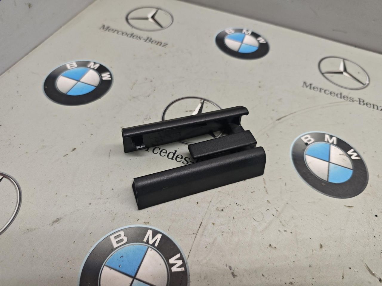 Пластик салазок сидений BMW XM G09 2023, 4.4 л., бензин, c5y, полный привод, 7487989