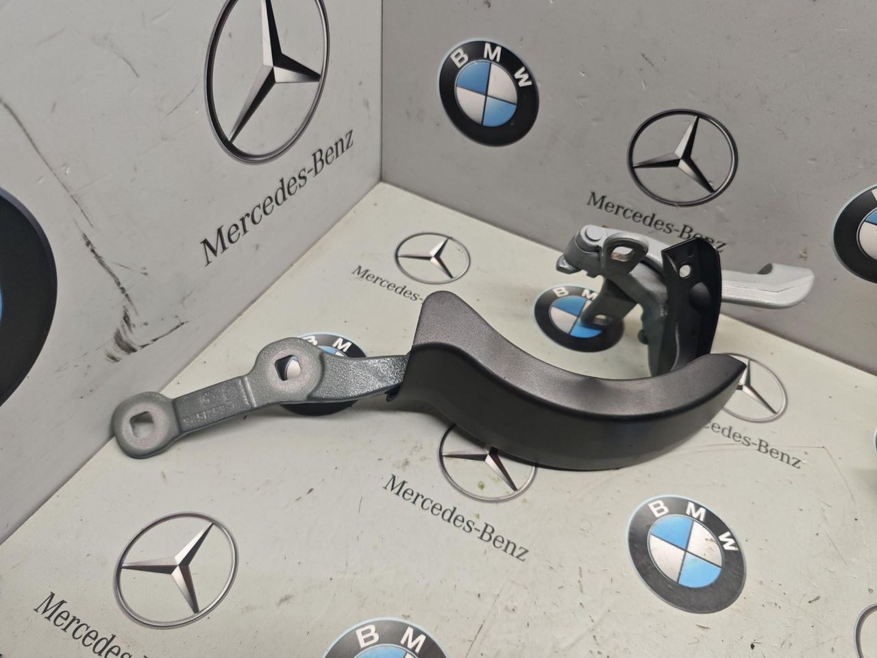 петля крышки багажника BMW XM G09 2023, 4.4 л., бензин, c5y, полный привод, 9451753