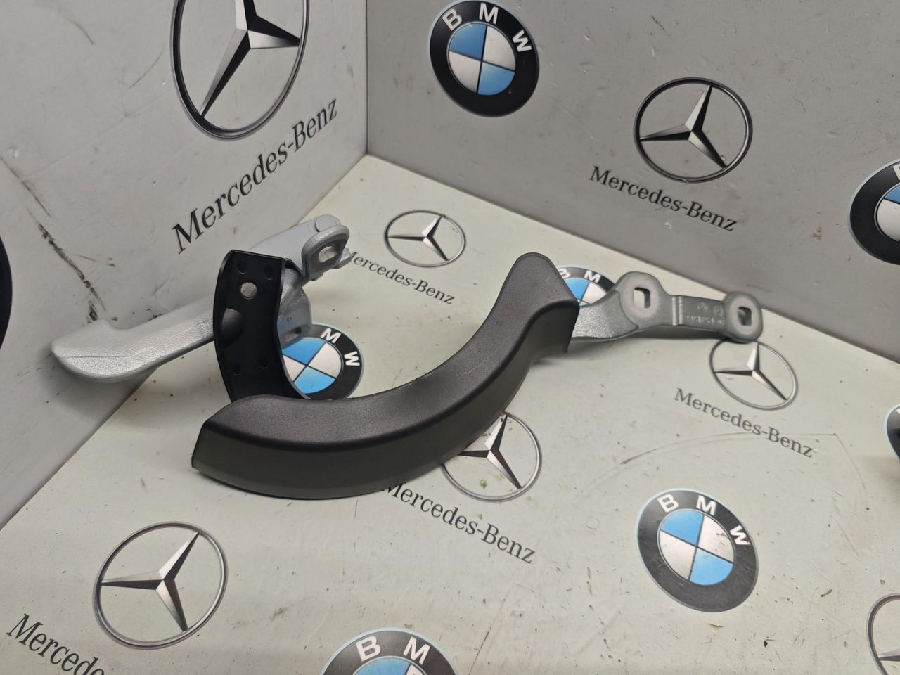 петля крышки багажника BMW XM G09 2023, 4.4 л., бензин, c5y, полный привод, 9451754