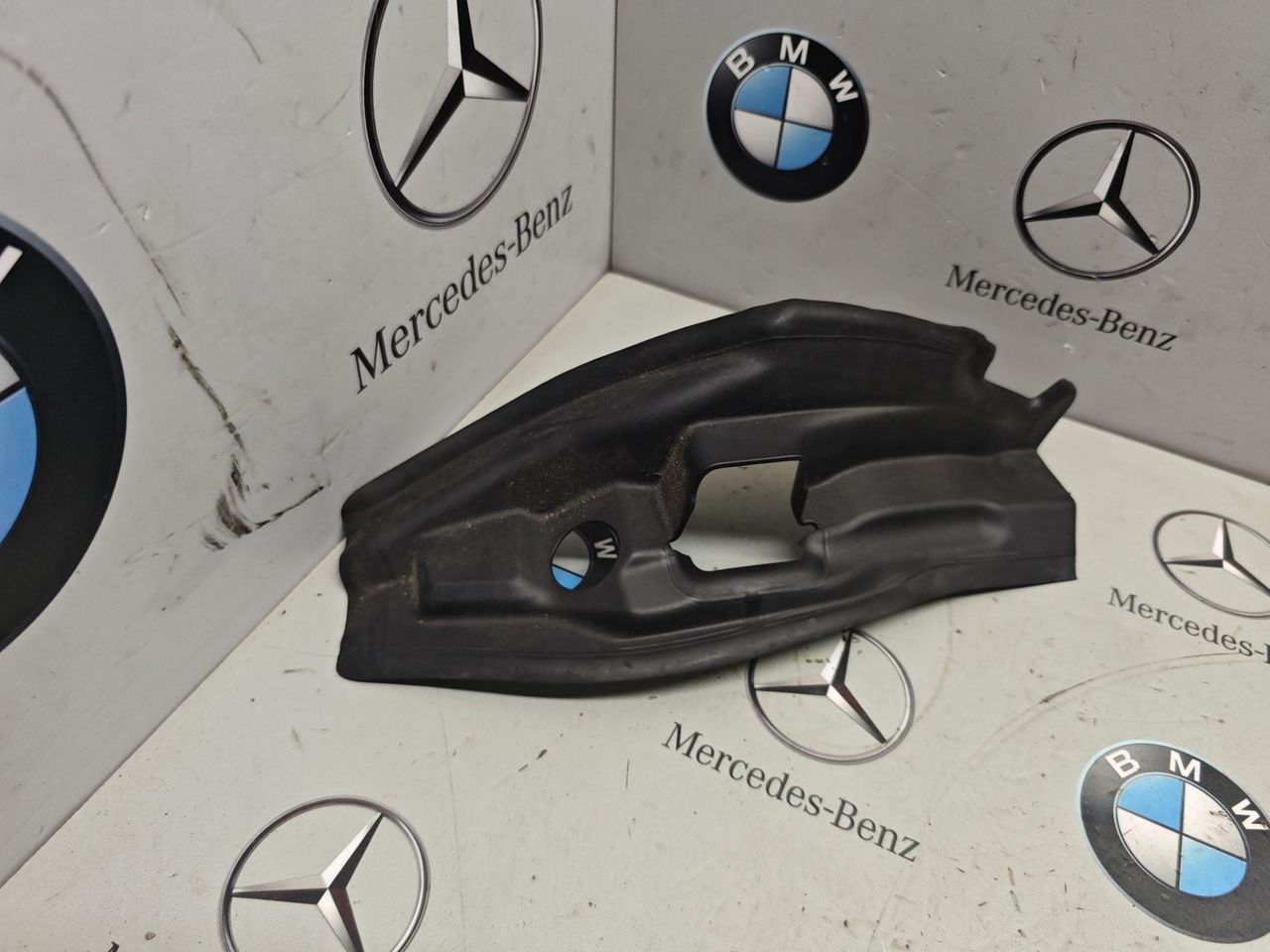 водосток крышки багажника BMW XM G09 2023, 4.4 л., бензин, c5y, полный привод, 9451794