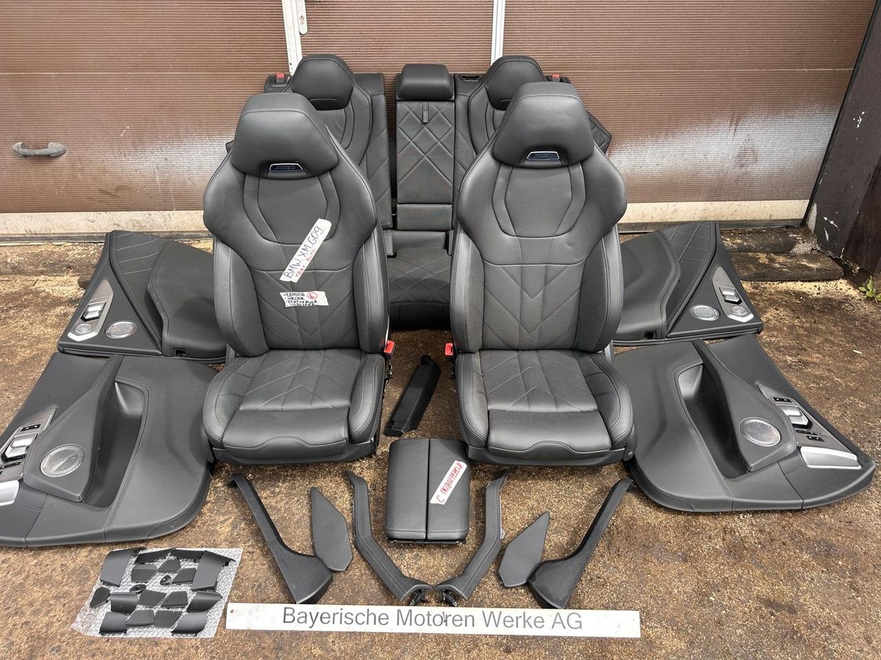 салон (комплект сидений) BMW XM G09 2023, 4.4 л., бензин, электро, c5y