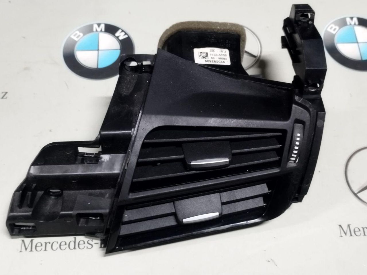 дефлектор обдува салона BMW X5 F15 2015, 3.0 л., дизель, 9270517