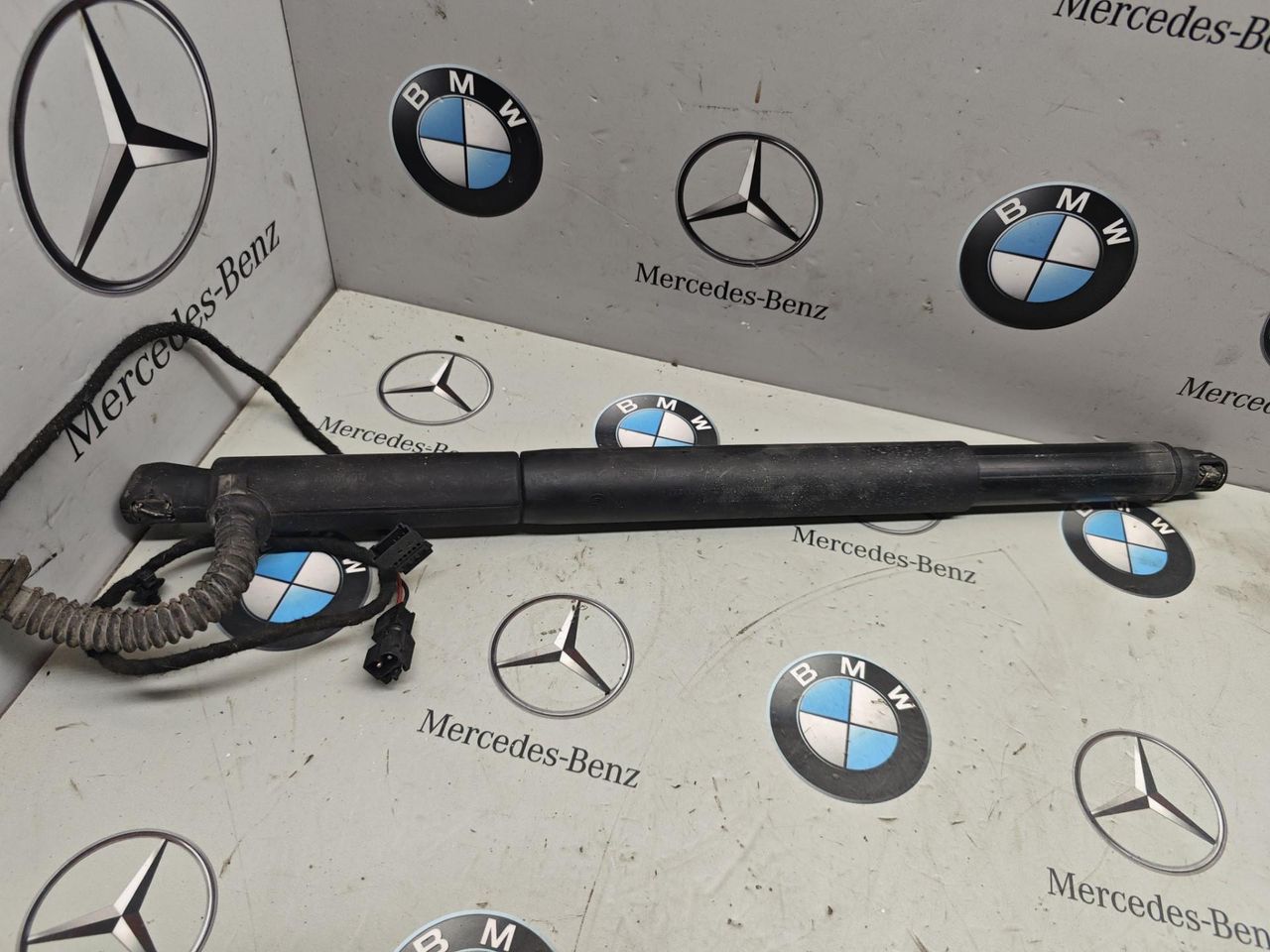 амортизатор крышки багажника (3-5 двери) BMW X6 E71 [рестайлинг] 2012, 7332697