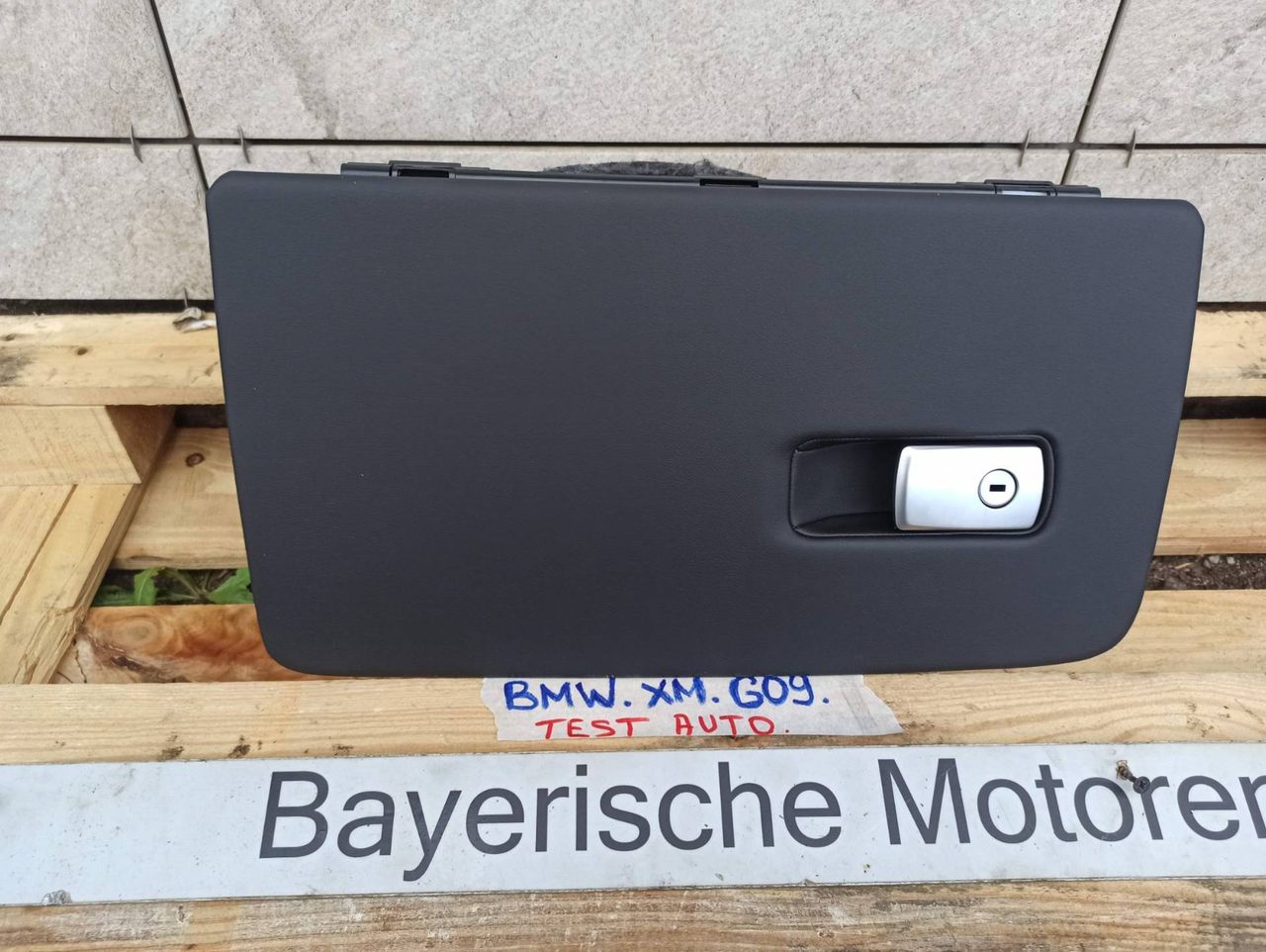бардачок BMW XM G09 2023, 4.4 л., бензин, электро, c5y, 9399476, 6991104, 3398130