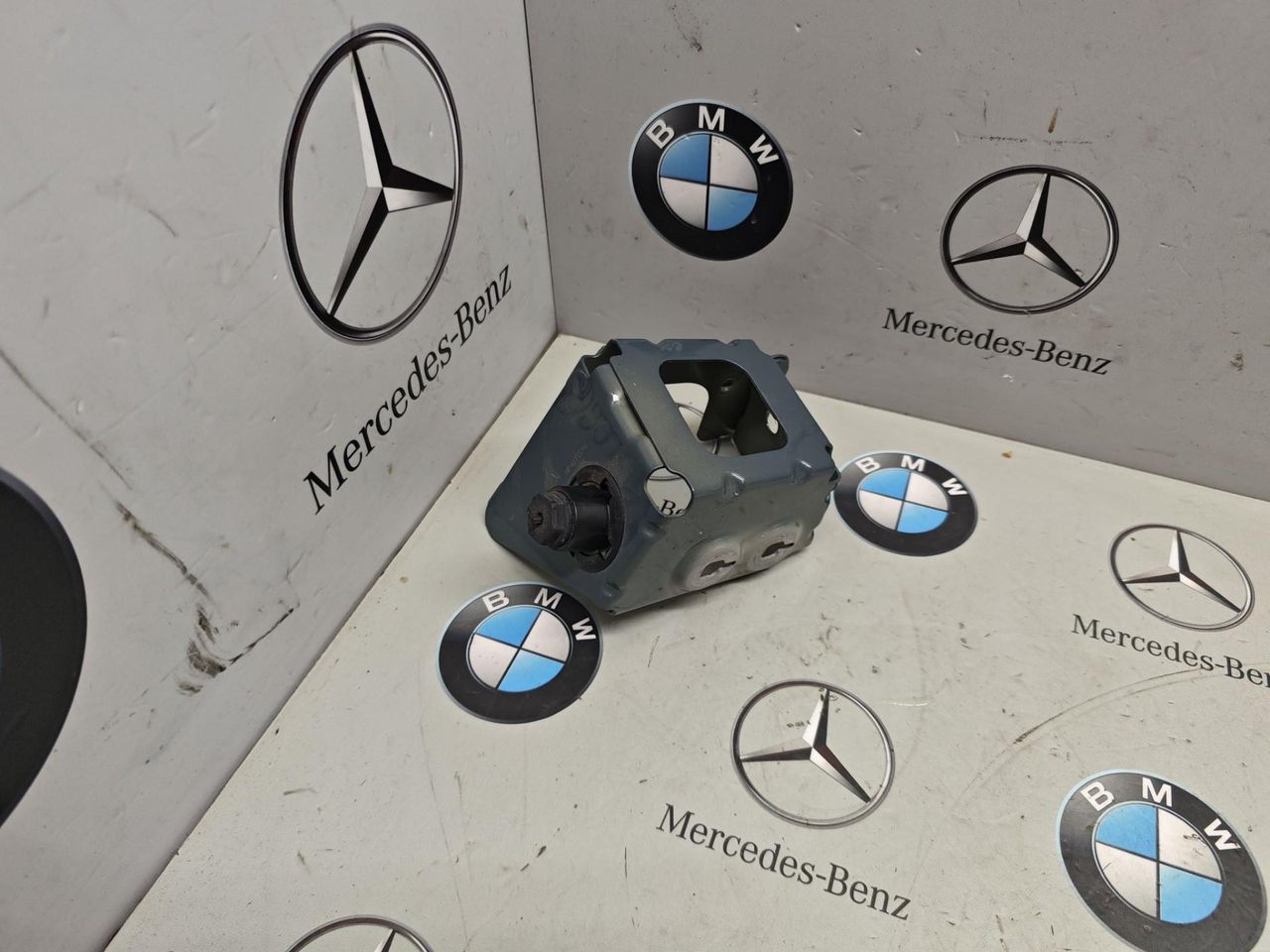 крепление крыла переднего левого BMW XM G09 2023, 4.4 л., бензин, c5y, полный привод, 9451339