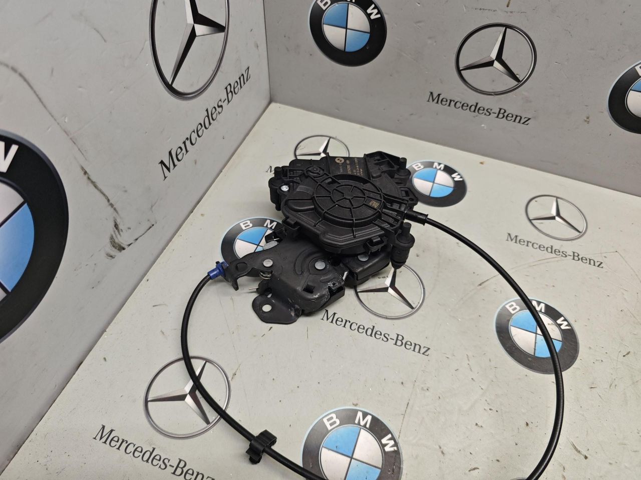 замок багажника BMW XM G09 2023, 4.4 л., бензин, c5y, полный привод, 4A2D973, 9451747