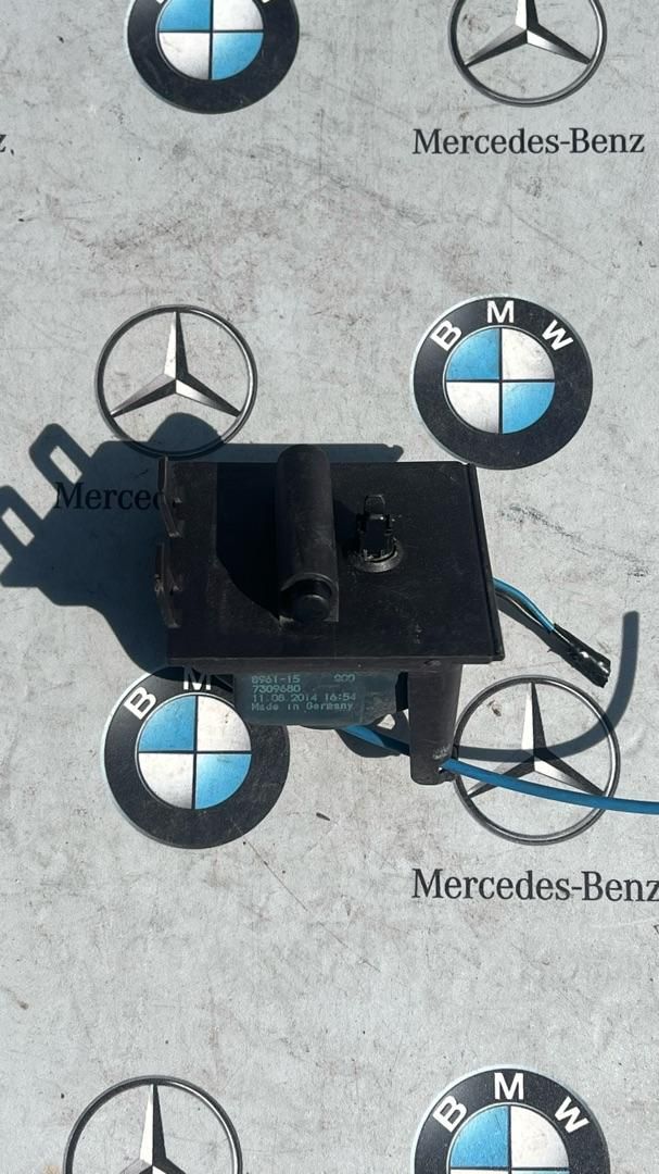 активатор замка крышки топливного бака BMW i3 L01 2015, 7309680 - фото №1