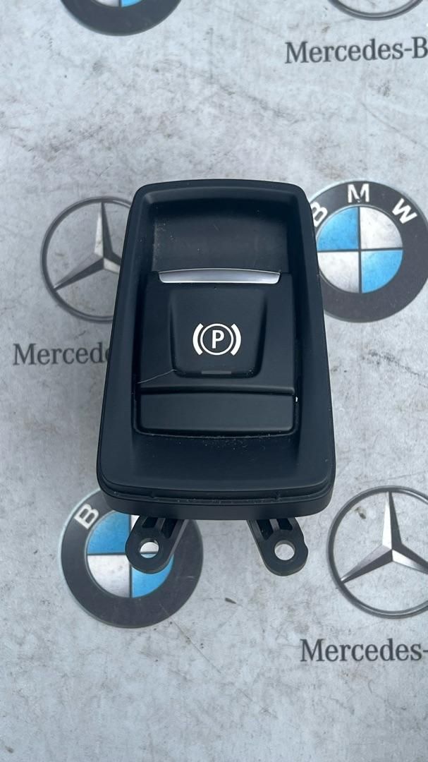 кнопка ручного тормоза (ручника) BMW 2 серия Active Tourer F45 2015, 2.0 л., B48 A20 A, бензин, 9371644 - фото №1