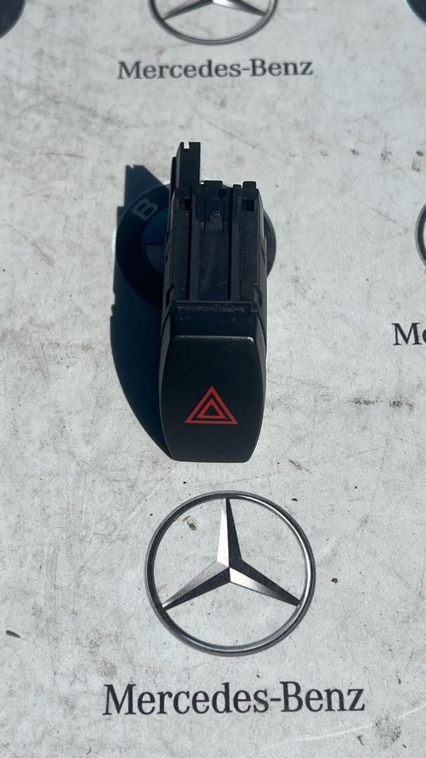 кнопка аварийной сигнализации BMW 2 серия Active Tourer F45 2015, 1.5 л., B38 A15 A, бензин, 9317218