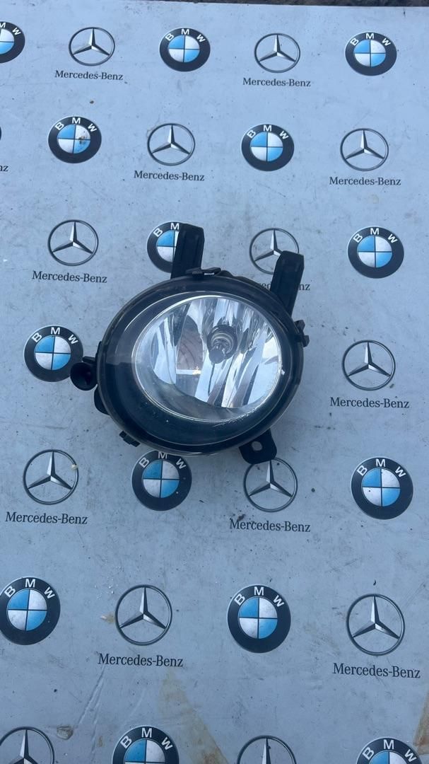 фара противотуманная правая BMW 2 серия Active Tourer F45 2014, 1.5 л., B38 A15 A, бензин, 7342116 - фото №1