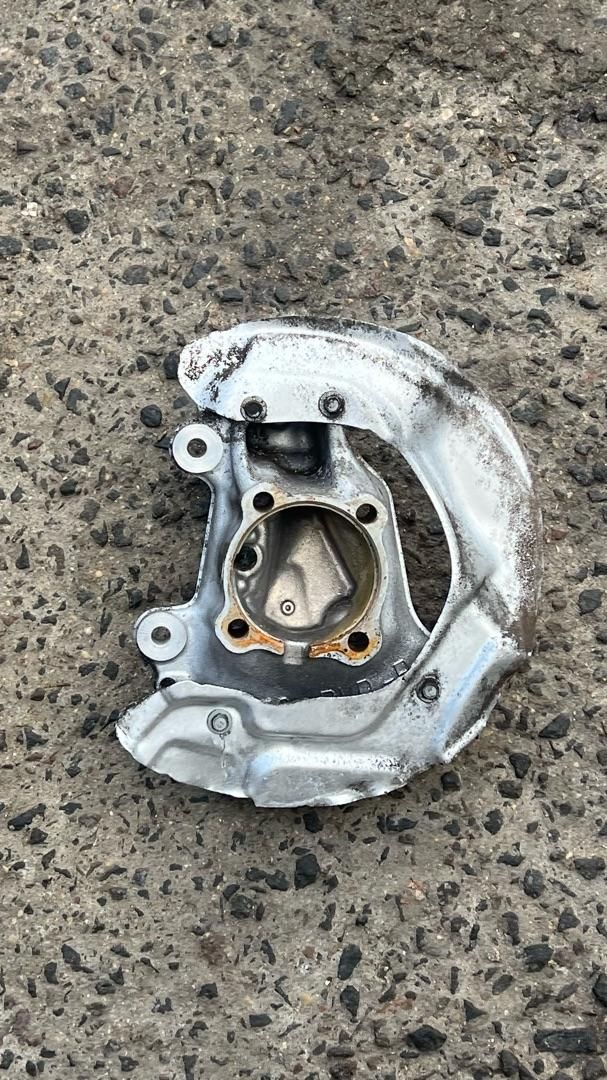 кулак поворотный правый BMW 4 серия F32/F33 2014, 2.0 л., бензин, купе, 6799098