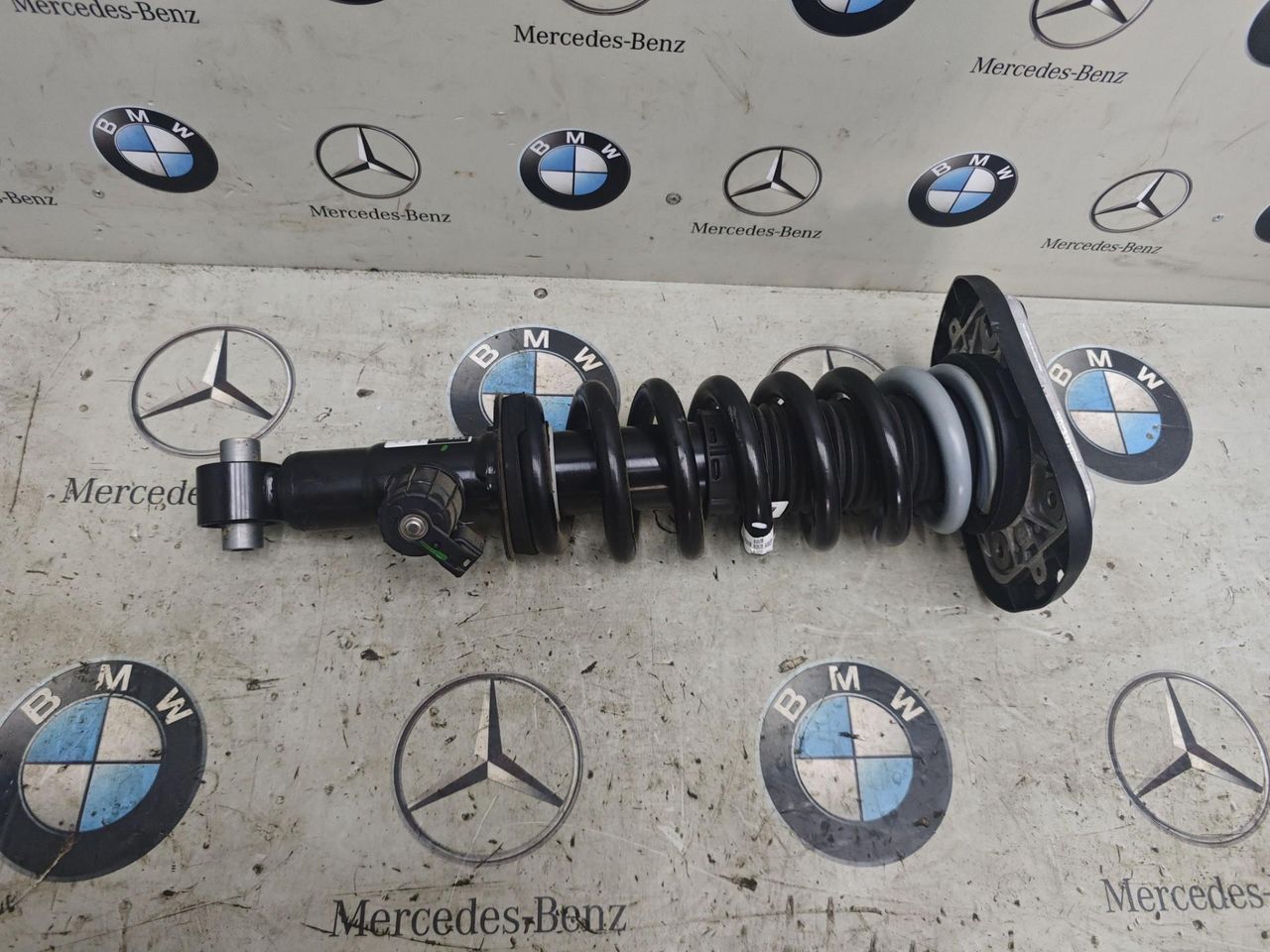 амортизатор задний правый BMW XM G09 2023, 4.4 л., бензин, c5y, полный привод, 5A3AE96