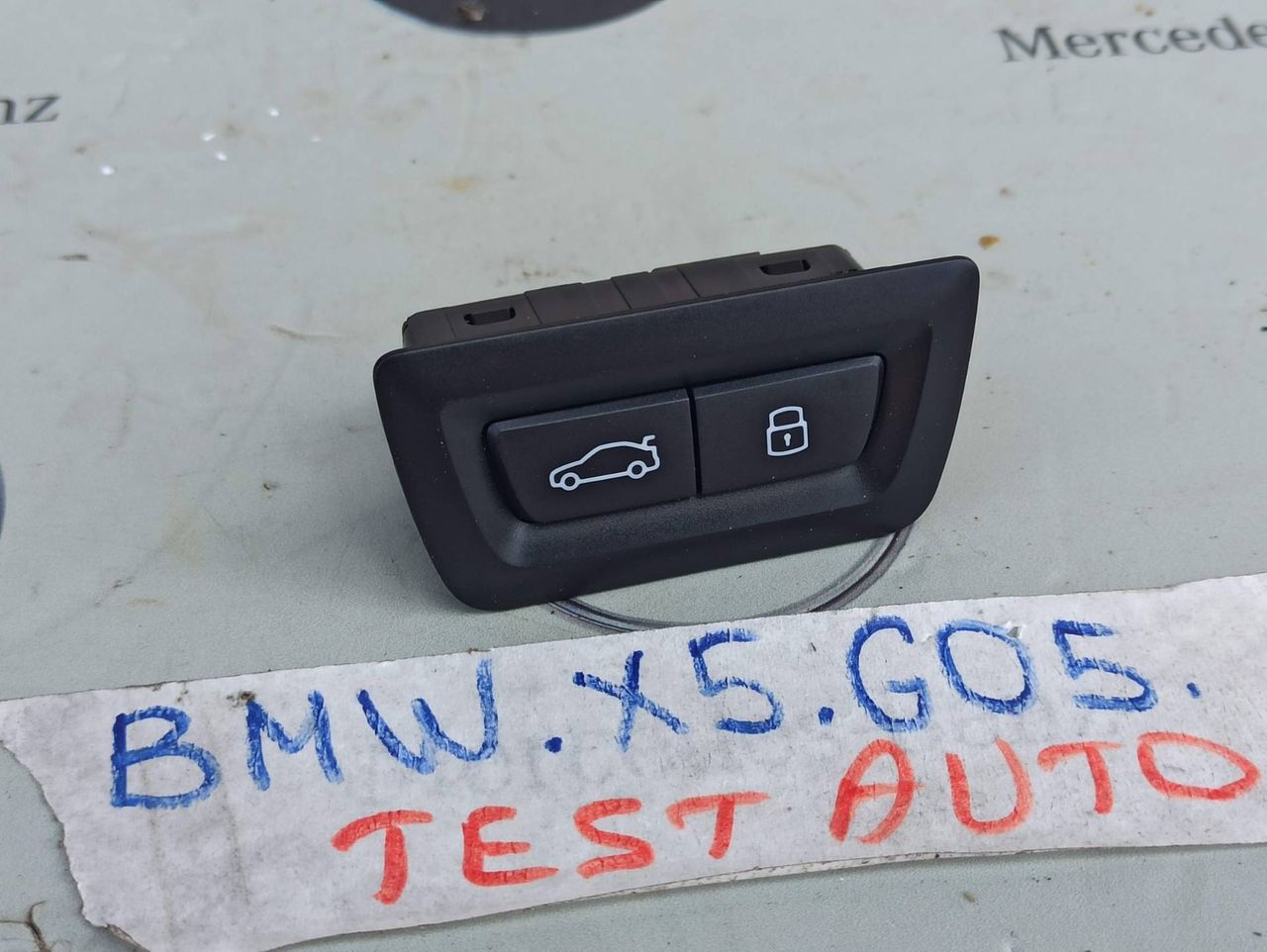 кнопка открытия багажника BMW X5 G05 [рестайлинг] 2023, 4.4 л., S68B44A, бензин, c4p, 5A64C25