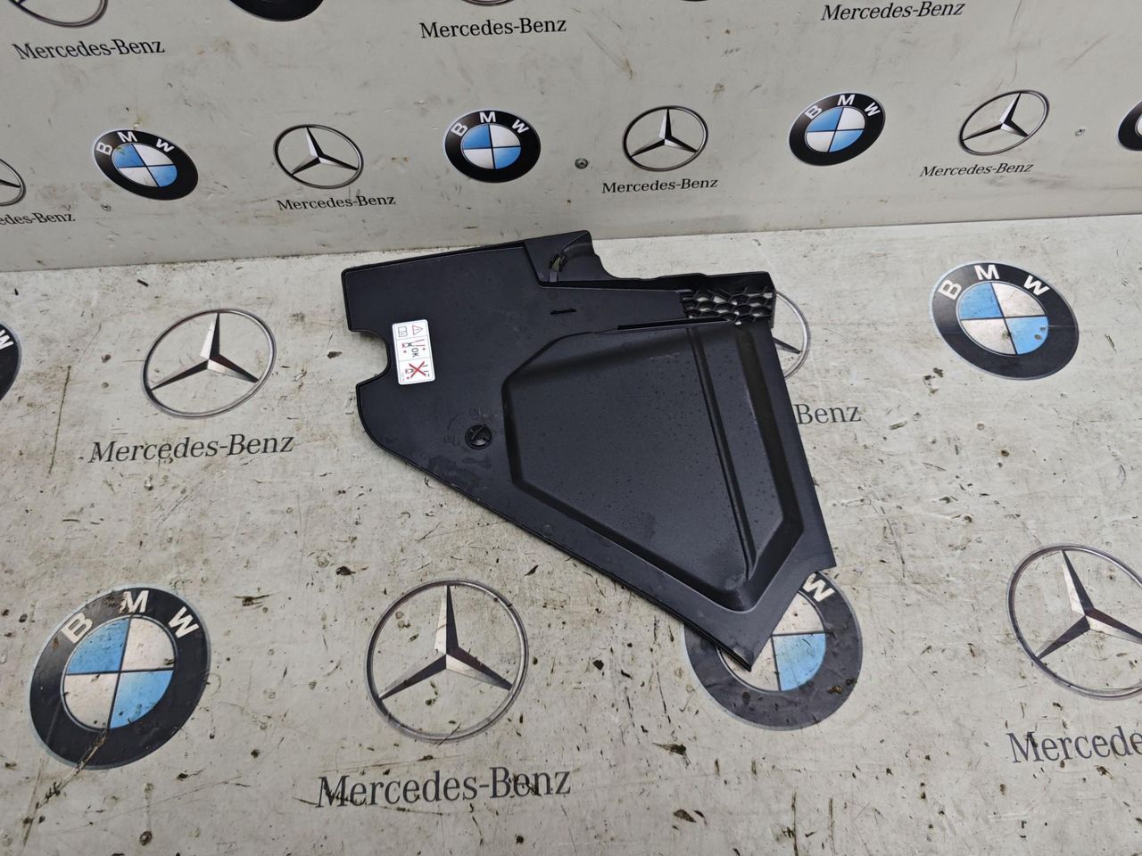 планка под капот BMW 3 серия G20/G21 [2-й рестайлинг] G20 2026, 2.0 л., бензин, задний привод, правый руль, 7427849