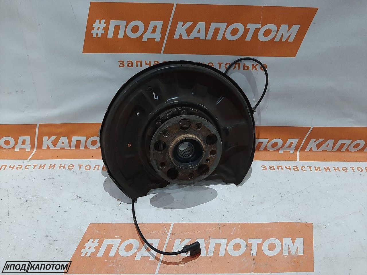 кулак задний левый Mercedes-Benz C-Класс W204 2012, 1.8 л., M 271.820, бензин, АКПП, 775, седан, передний привод, A2043503108, A2043500341, A2303570308 - фото №1