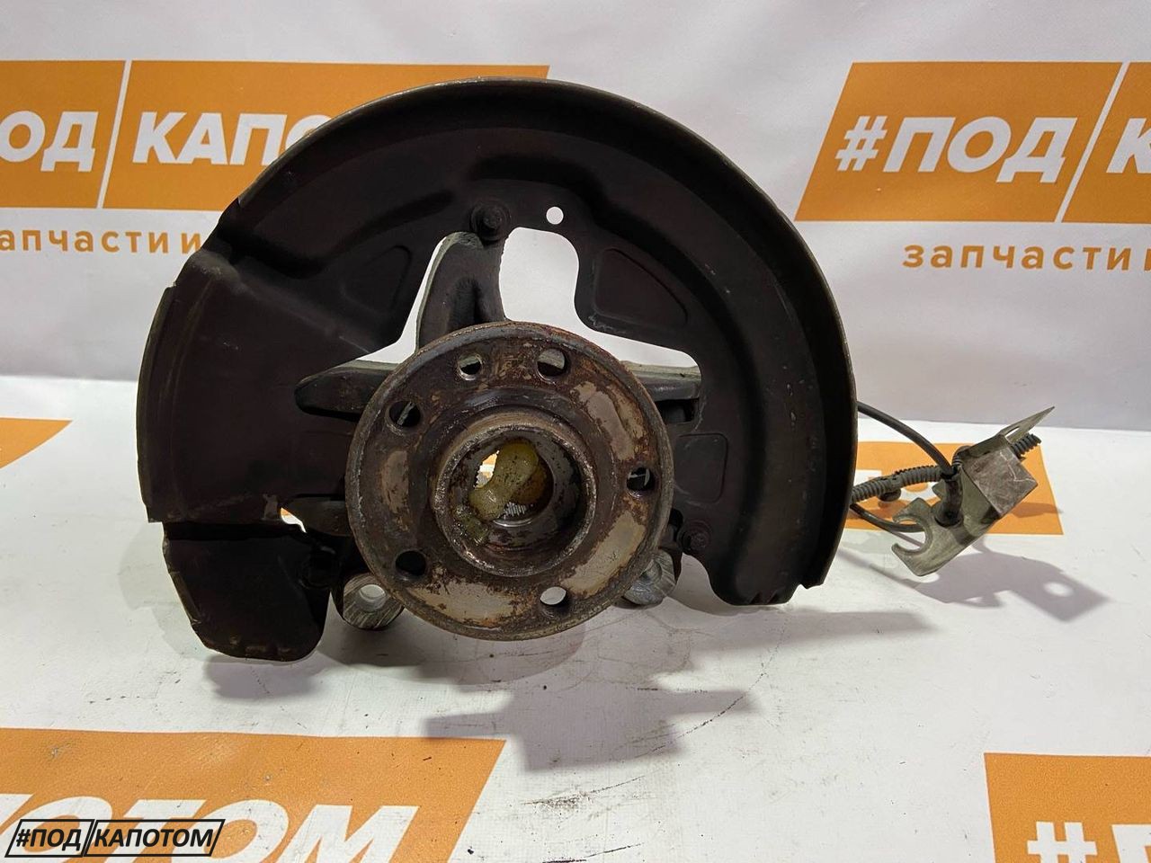 кулак поворотный правый Volvo S60 2 поколение 2011, 1.6 л., B 4164 T, бензин, АКПП, 426, универсал, передний привод, 31201286, 31476395 - фото №1