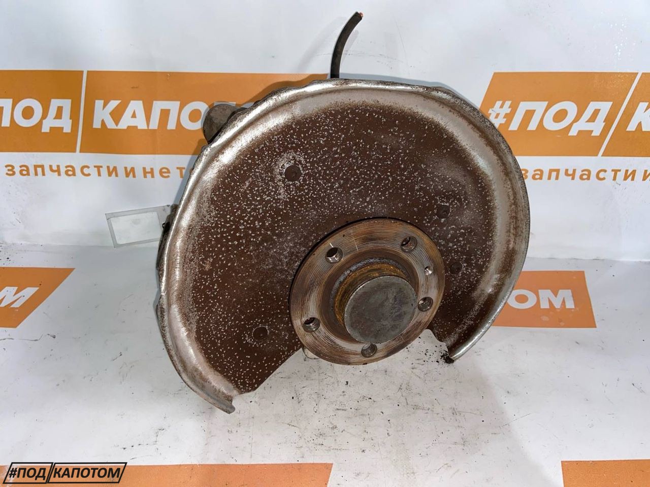 кулак задний Audi A4 B8/8K 2009, 1.8 л., CDHB, бензин, вариатор, универсал, передний привод - фото №1