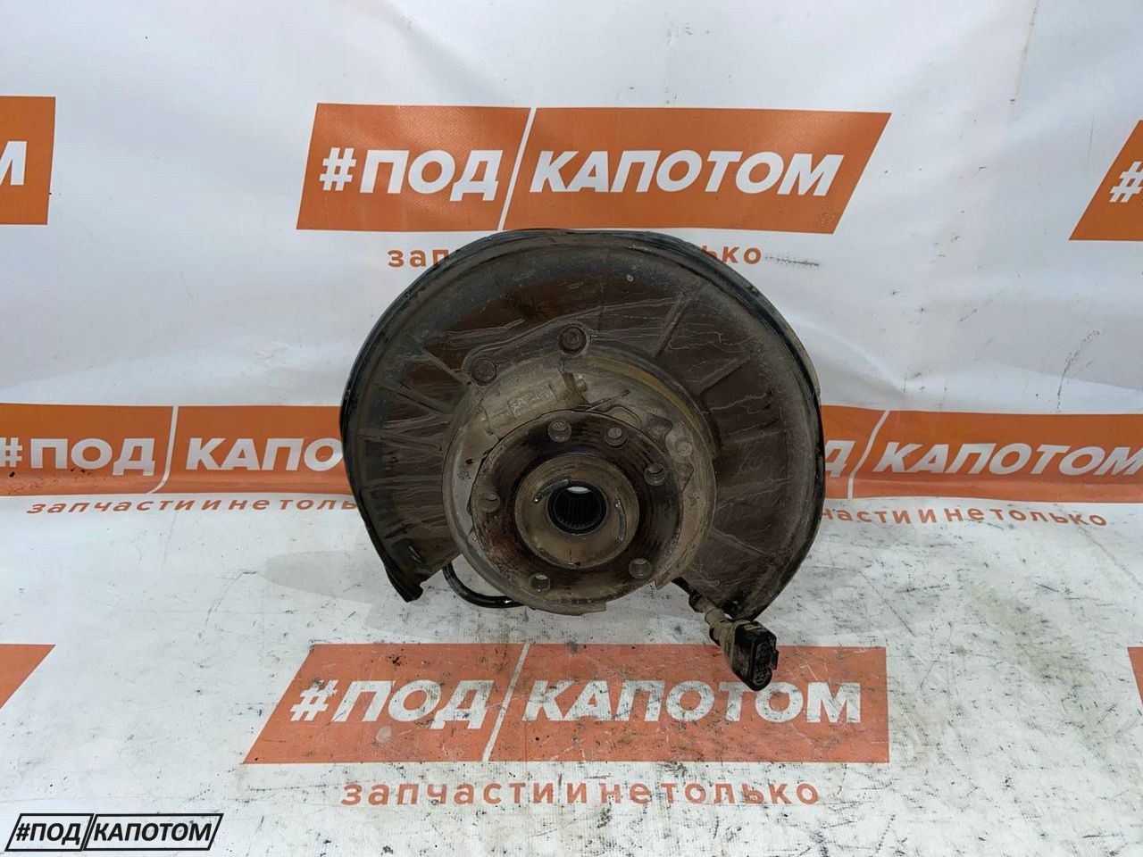 кулак задний левый Volkswagen Touareg 2 поколение 2012, 3.0 л., CRCA, дизель, АКПП, 2t/c9x, внедорожник 5 дв., полный привод, 7P0505435B - фото №1