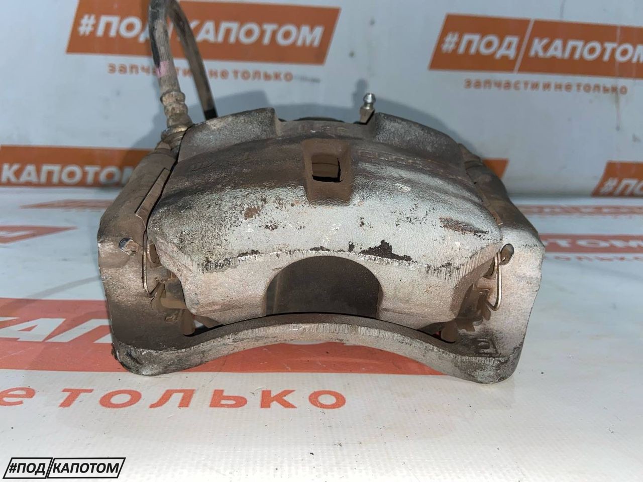 СУППОРТ перед. лев. Nissan Qashqai 2 поколение 2015, 2.0 л., MR20DD, бензин, АКПП, qab white(pearl), внедорожник 5 дв., передний привод, 410114EA0A - фото №1